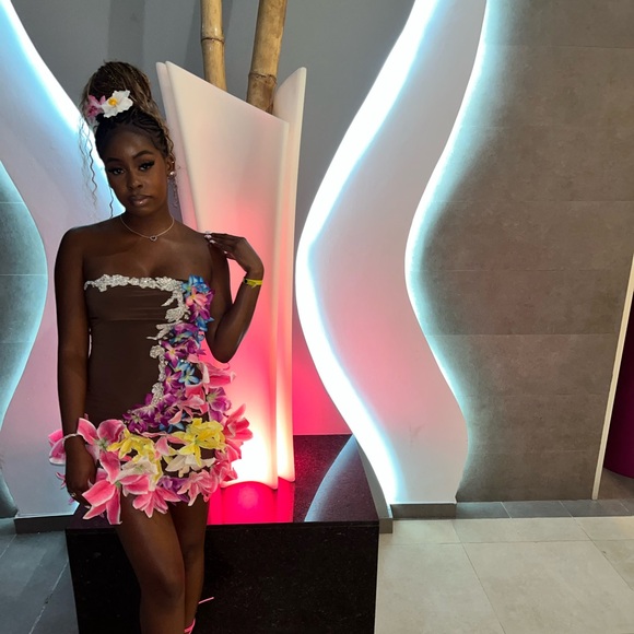 3D flower bodycon dress - Picture 3 of 3